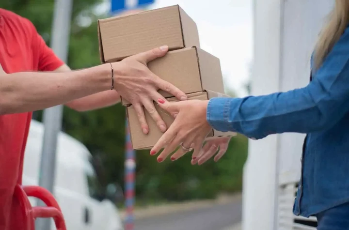 Why Are Sunday Courier Services Becoming Important for UK Businesses