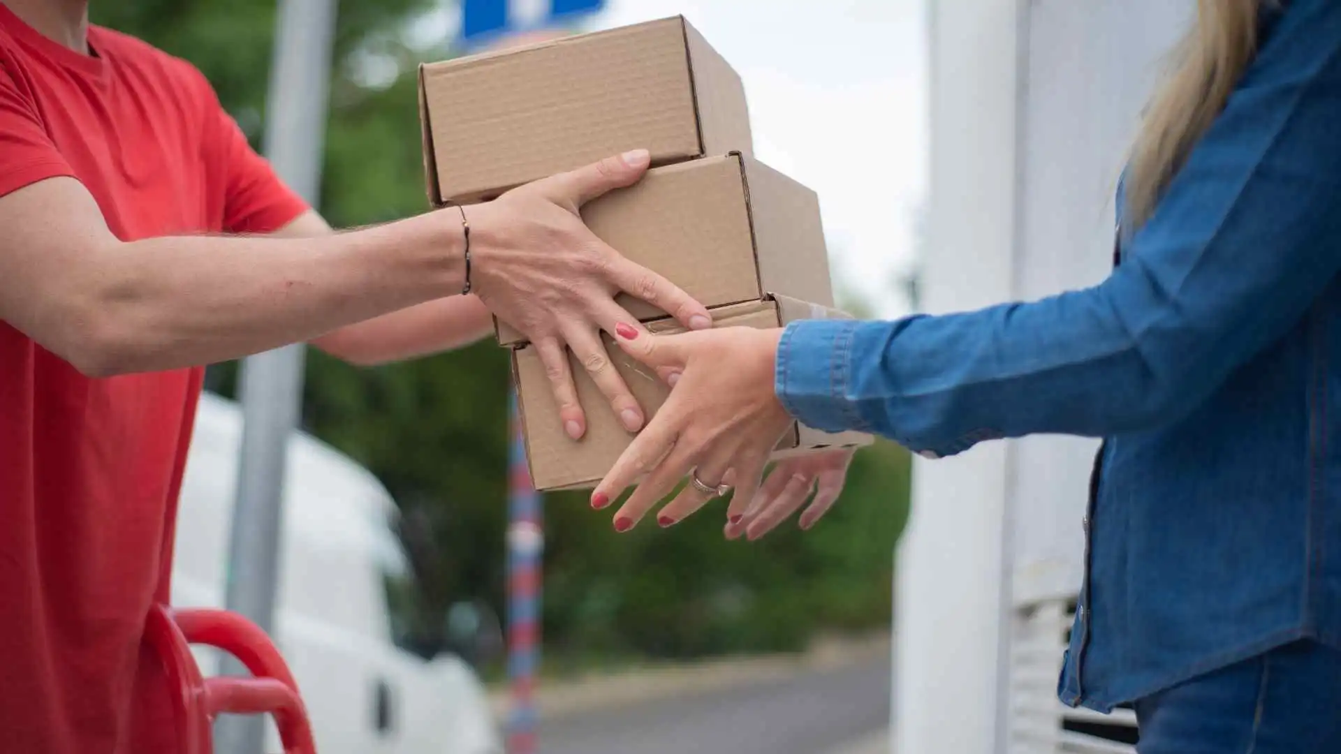 Why Are Sunday Courier Services Becoming Important for UK Businesses